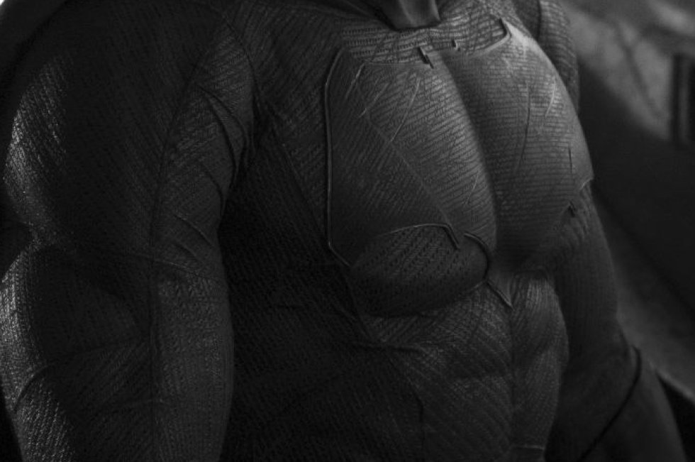 First Pics: Ben Affleck in Batsuit in “Batman Vs. Superman” images – The  Second Take
